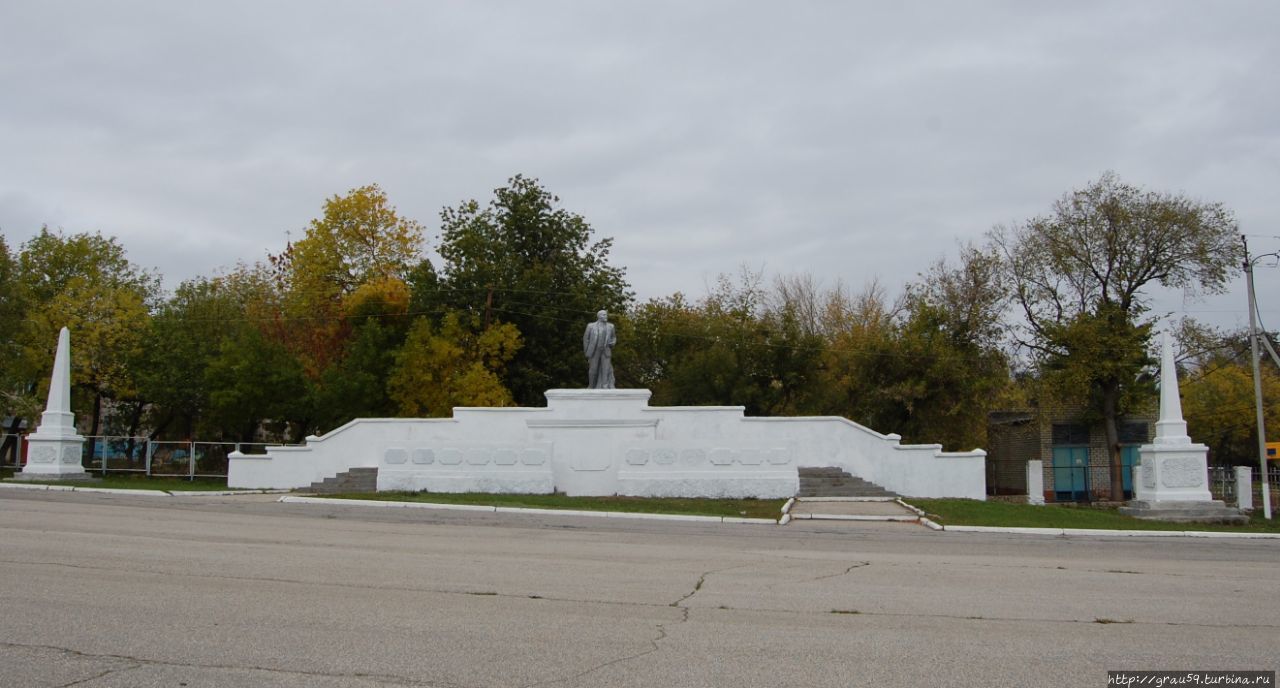 Памятник В.И. Ленину / Monument of Lenin