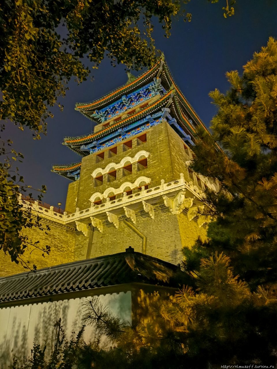 Башня лучников ворота Цяньмэнь (Qianmen) (буквально: «Передние ворота»), Пекин. Пекин, Китай