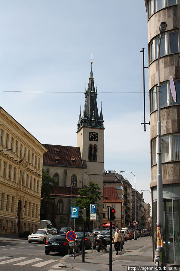 По преданию приносящая несчастья колокольня Лохмайра Прага, Чехия