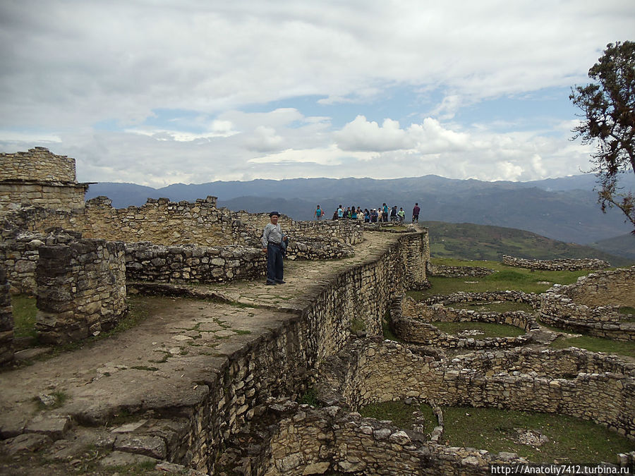 Куэлап- крепость на высоте 3000 м. Чачапояс, Перу