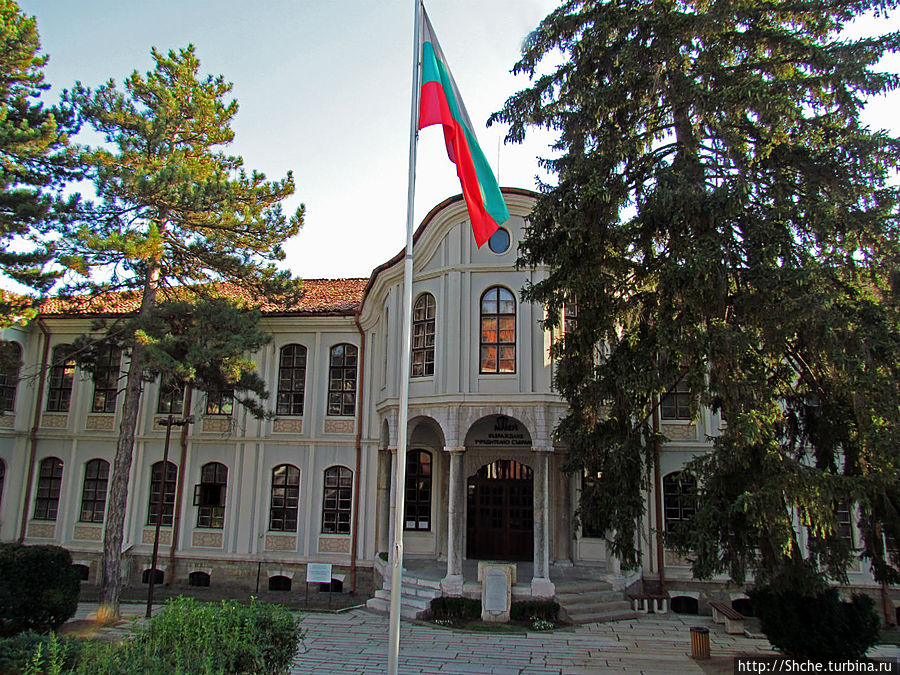 какой-то музей, уже был закрыт, да и врядли мы бы в него пошли, я больше люблю прогулки по улицам города