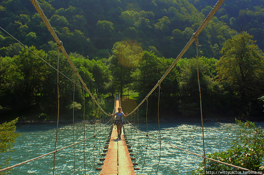 Покатавшись на тарзанке, возвращаюсь на другой берег.