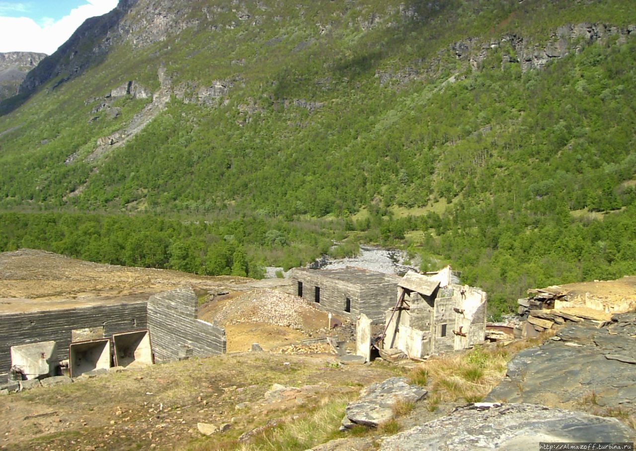 Развалины металлургического завода в Анкерлии, Биртаварре, Северная Норвегия.