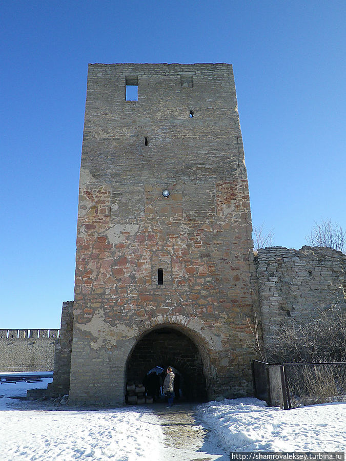 Прогулка по крепостным стенам Ивангорода