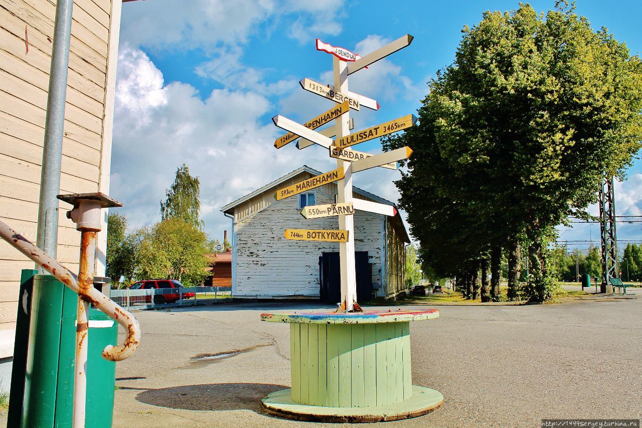 Йоэнсуу / Паровоз-памятник Vr2-950 «Утка» Йоэнсуу, Финляндия