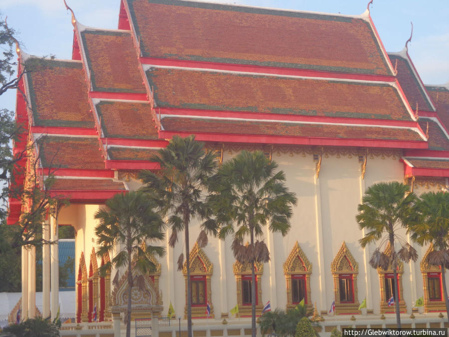 Посещение вата Фра Алам Луанг Бурирам, Таиланд