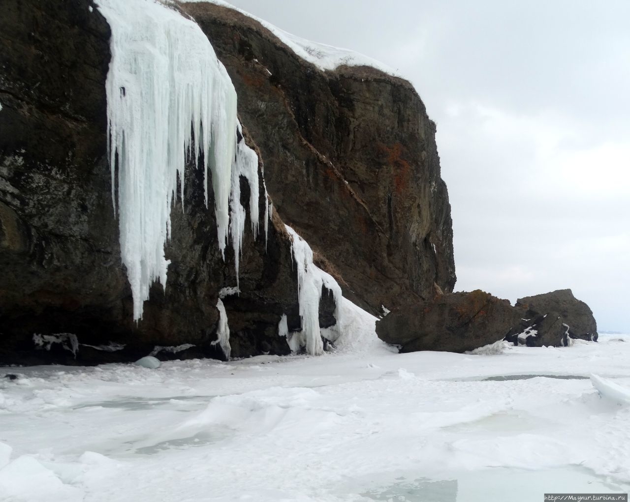 Ледопады  бухты  Тихой Тихая, Россия