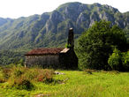 Все церкви в Черногории похожи друг на друга.