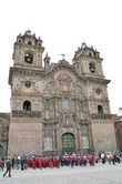 Одна из церквей в Куско, построенной как и храмы инков на века.