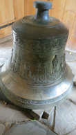 Этот колокол был спрятан (зарыт) от гитлеровцев во время оккупации Польши и отрыт только лет 10 назад