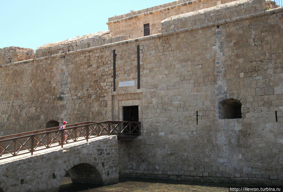 Пафосский замок и марина Пафос, Кипр