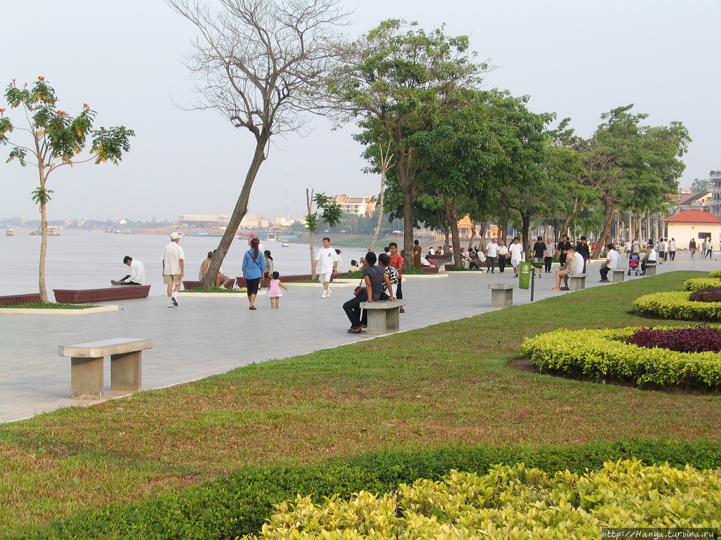 Набережная и площадь Сисоват-Квай. Фото из интернета Пномпень, Камбоджа