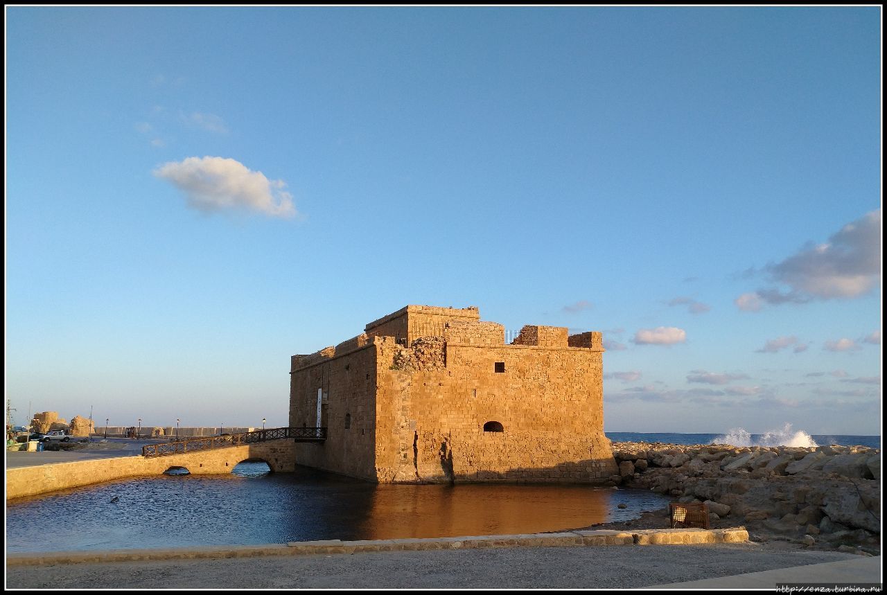 Пафос в пляжных шлепанцах Пафос, Кипр