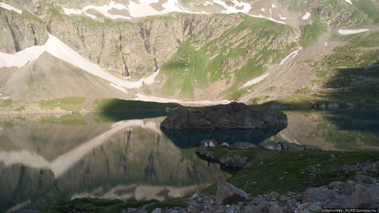Наш лагерь на Большом Имеретинском озере,его второе название -озеро Безмолвия,высота 2560м Карачаево-Черкесская Республика, Россия