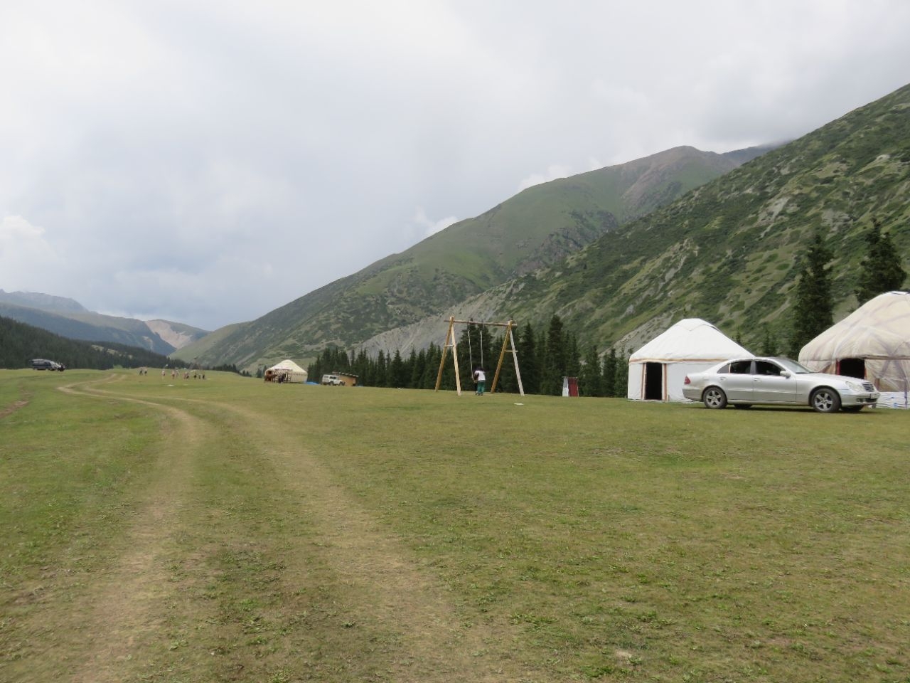 Среднее озеро Каньон Григорьевка, Киргизия