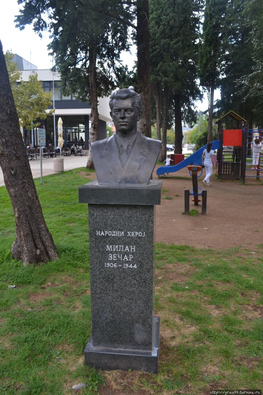 Памятник Милану Зечару Требинье, Босния и Герцеговина