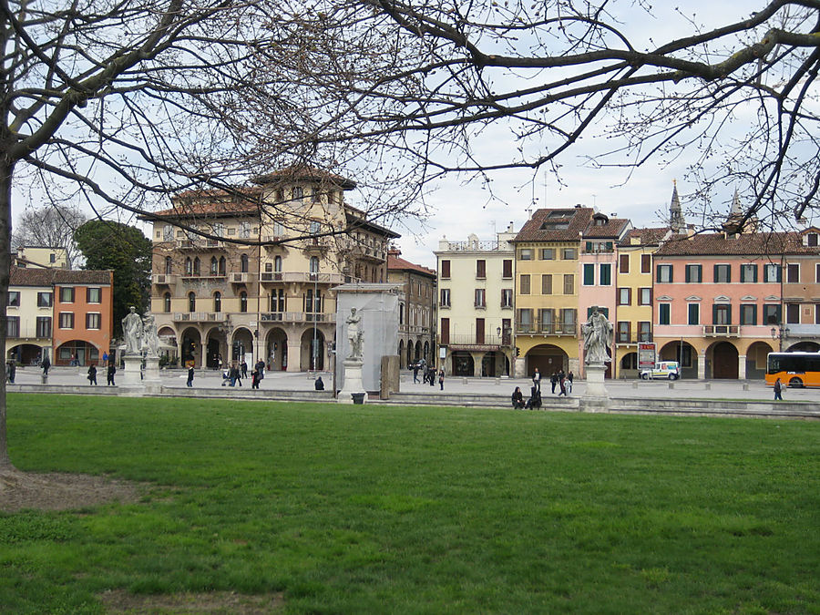Город целующихся студентов Падуя, Италия