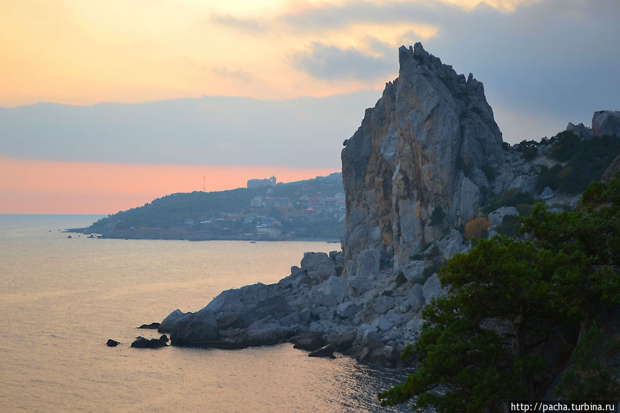 Алупка скала Лебединое крыло