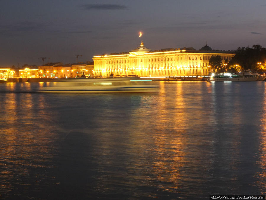 Над Невой взошла Луна Санкт-Петербург, Россия