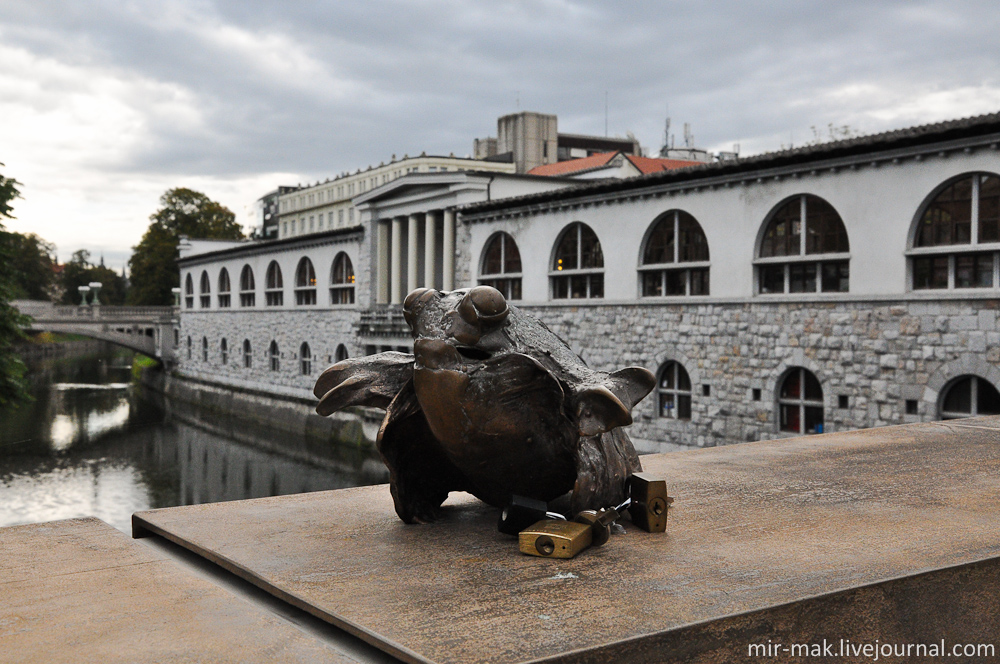 Современное искусство в Любляне уважают. Буквально на каждом углу можно встретить странного вида железные и каменные изваяния. Любляна, Словения