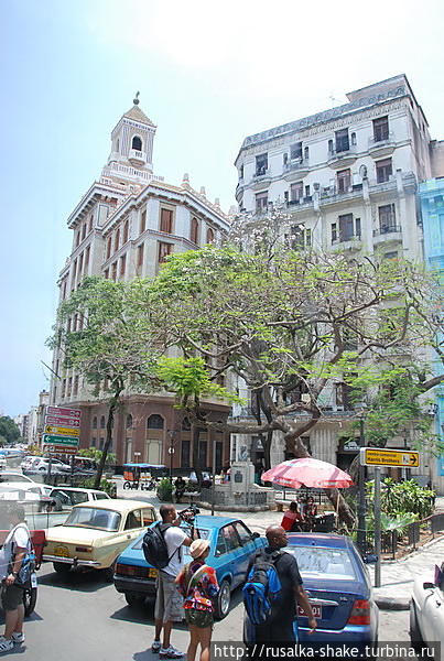 Площадь Революции в дожде Гавана, Куба