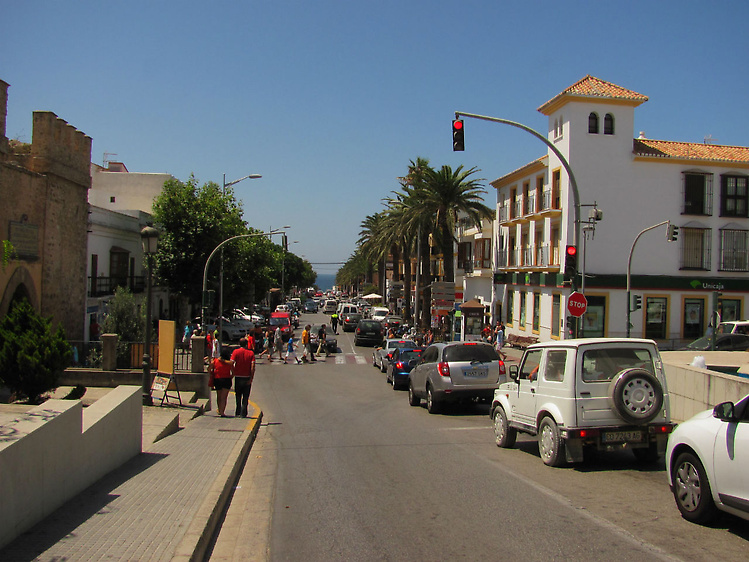 В крохотном городе среди 