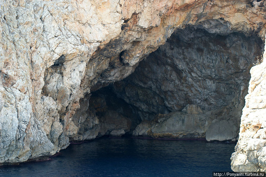 В поисках забытых сокровищ Алькудия, остров Майорка, Испания