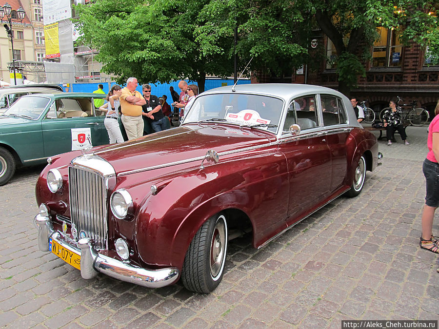 Выставка старых автомобилей в Торуне Торунь, Польша