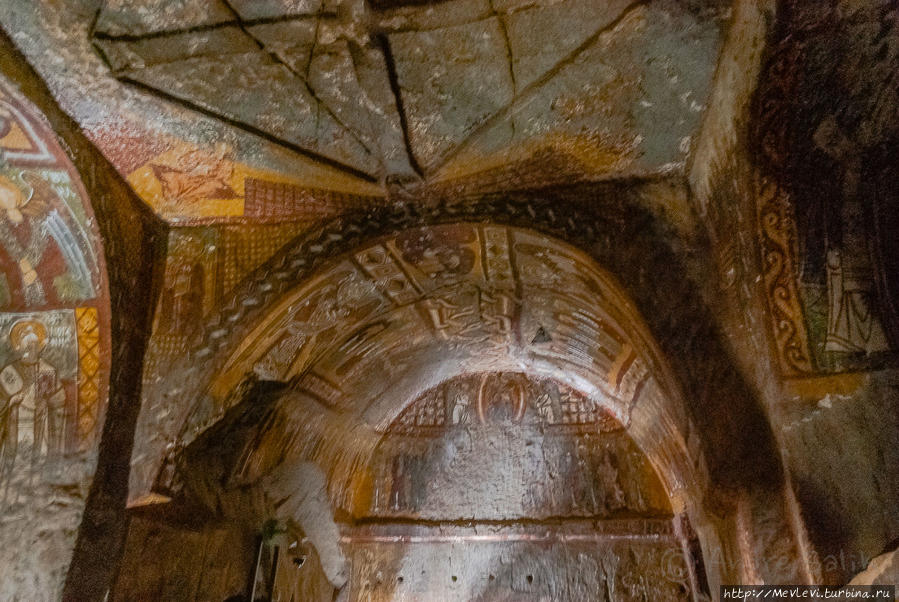 Одна из многочисленных церквей в долине Ихлара Ихлара (долина), Турция