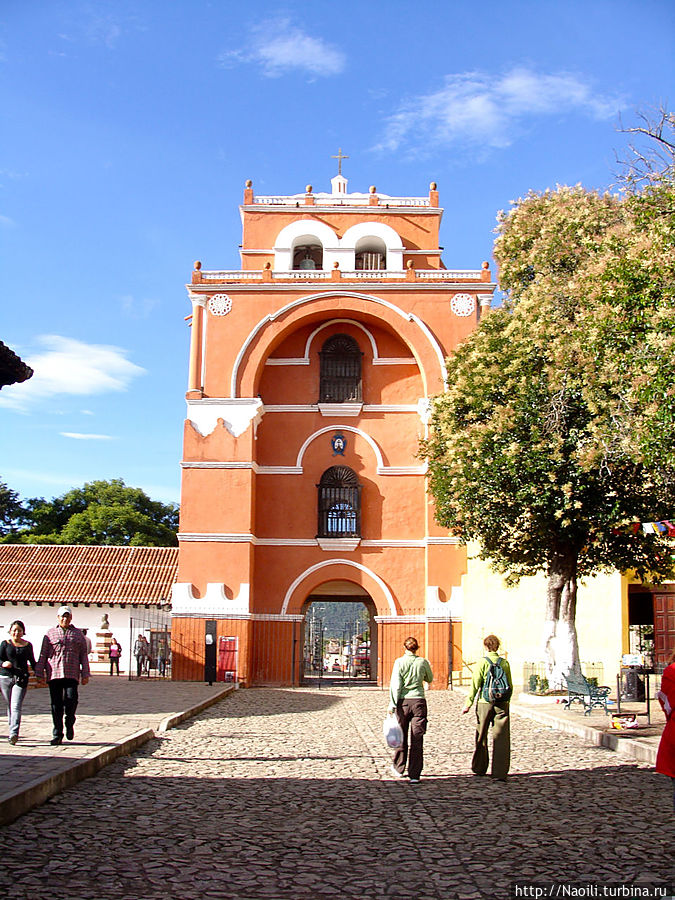 Арка и Храм Кармен Сан-Кристобаль-де-Лас-Касас, Мексика