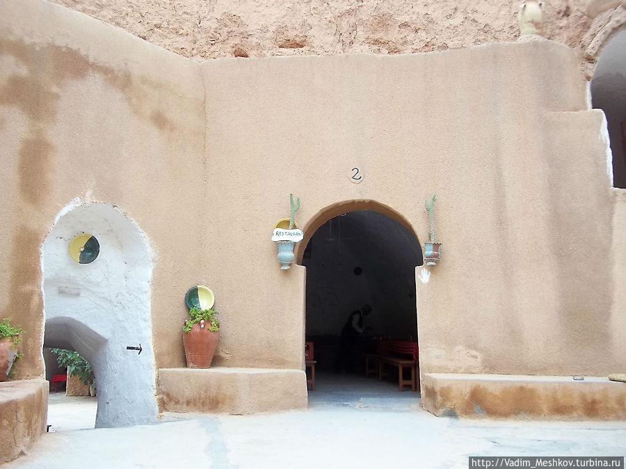 Ресторан в пещере троглодита Матмата, Тунис
