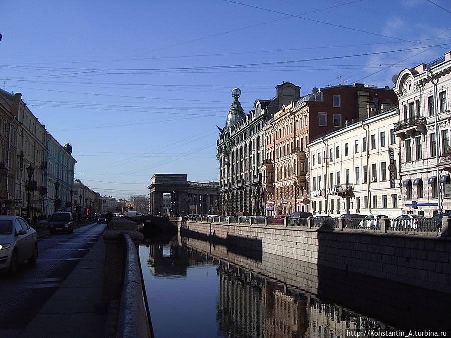 Канал Грибоедова и вид на  Казанский собор Санкт-Петербург, Россия