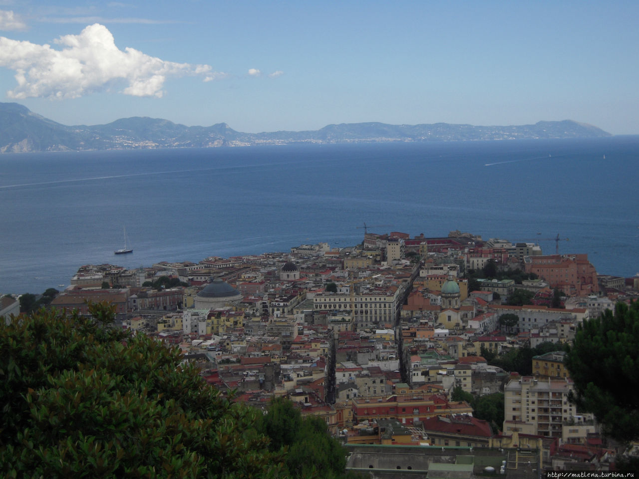 Панорама Неаполя со смотровой площадки музея Неаполь, Италия