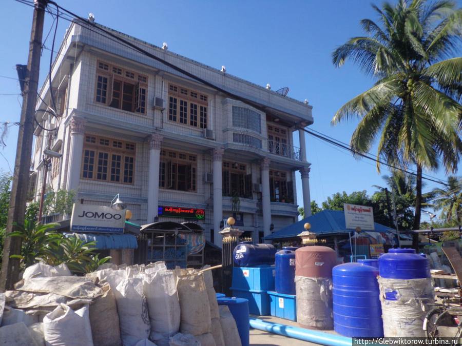 Нетуристический Янгон. Прогулка по Thanthumar Rd. Янгон, Мьянма