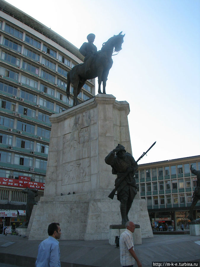 Все , что окружает площадь Улус Анкара, Турция