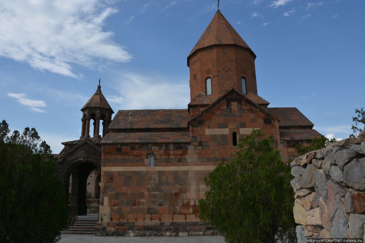 Хор Вирап. История царя Трдата, Св. Григора и богини Анаит Хор Вирап Монастырь, Армения