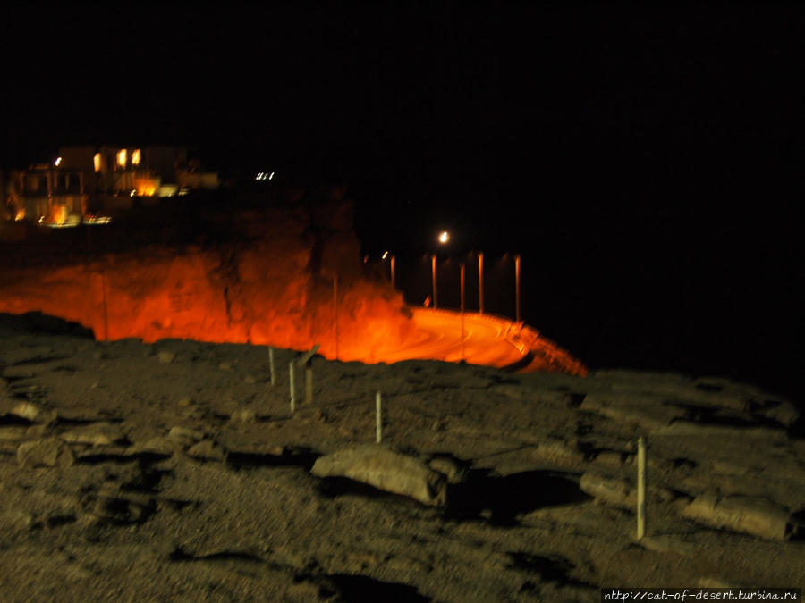 А это кратер Рамон. К нему приехали уже в темноте, и ничего кроме черной бездны не увидели :) Кумран, Израиль
