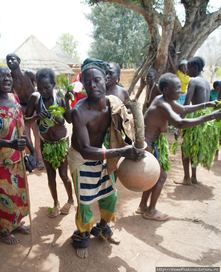 Зажигательные танцы Поли, Камерун