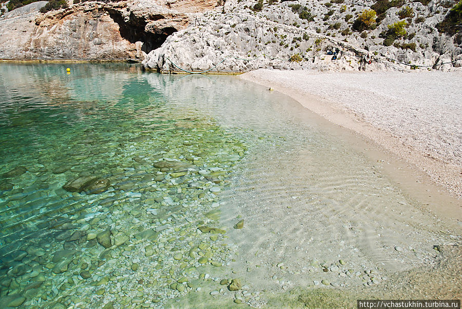 Уютный плажик, чистейшая соленая вода. О. Закинтос. Полуостров Пелопоннес, Греция