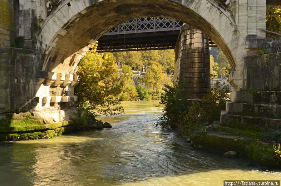 Единственная арка Сломанного моста Рим, Италия