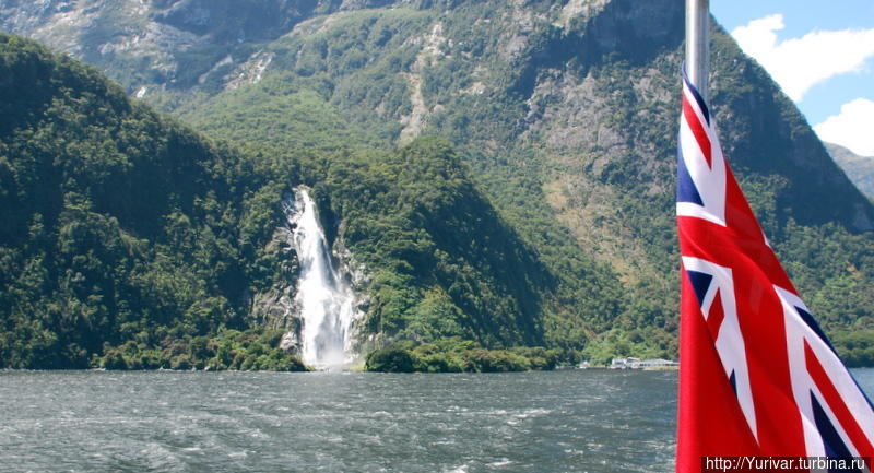 Водопад Bowen Falls Фьордленд Национальный Парк, Новая Зеландия