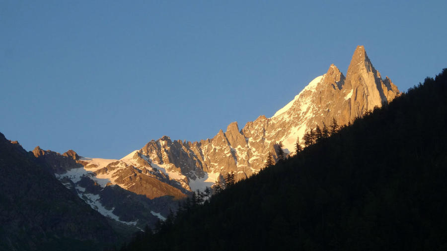 А это просто Дрю в лучах заката.. Наслаждайтесь..
Good night, Chamonix.. Шамони, Франция