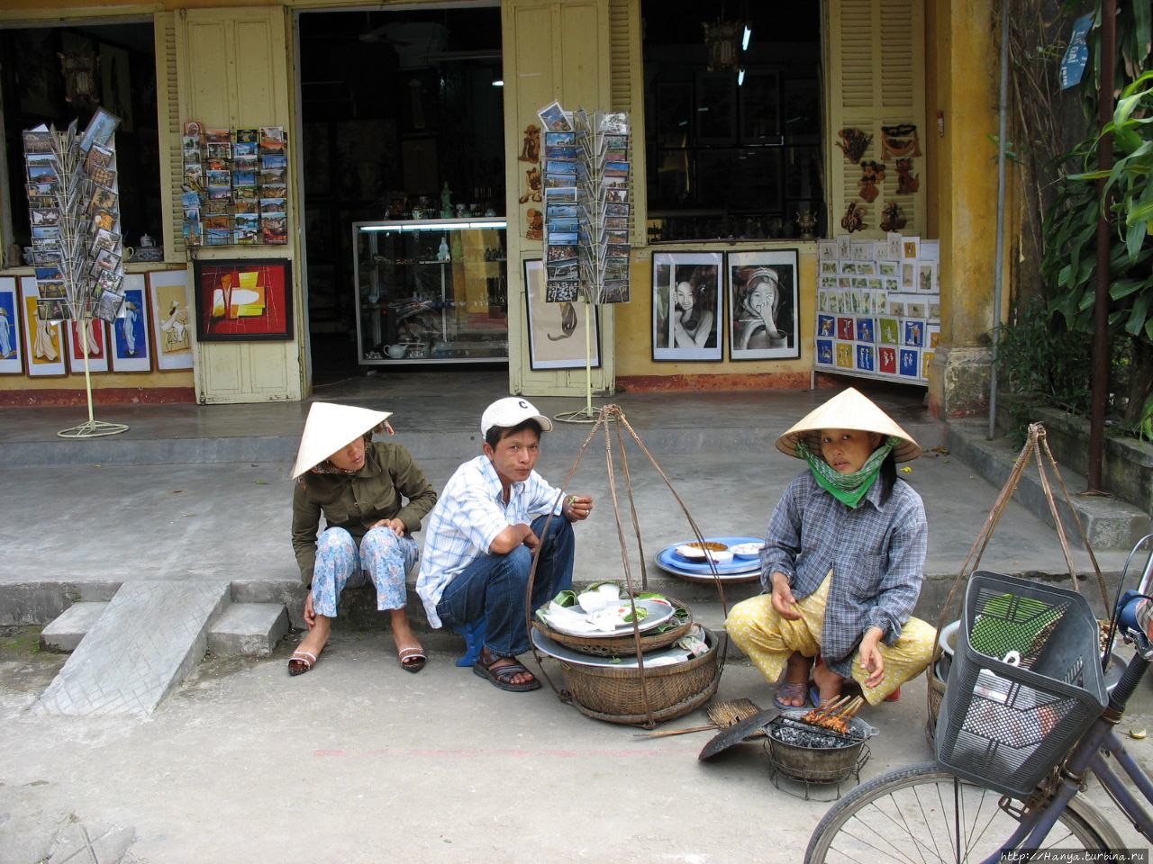 Улицы Хойаня. Продавцы еды Хойан, Вьетнам
