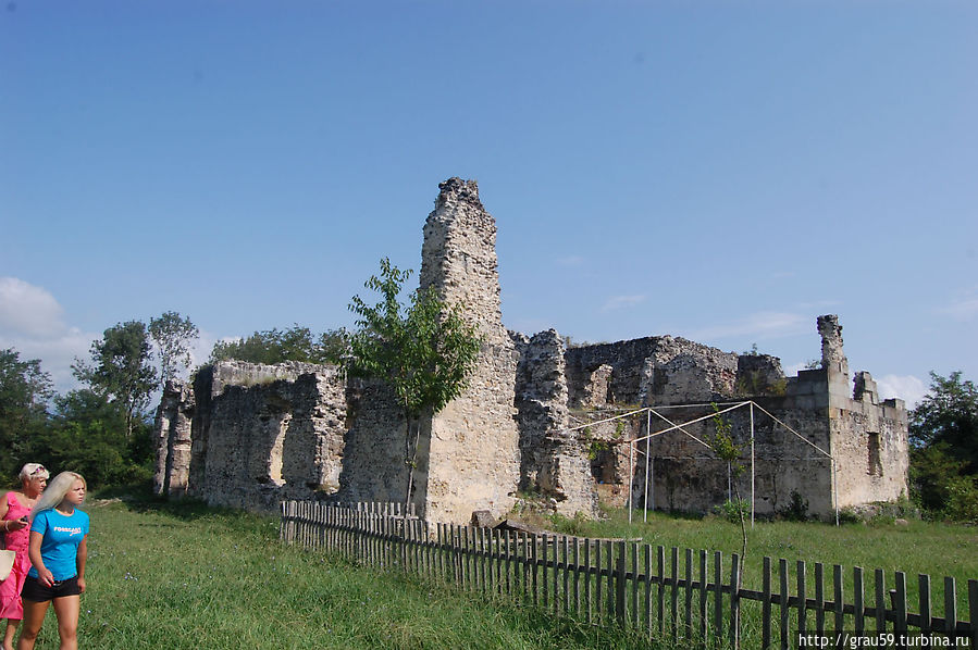 Руины дворца Лыхны, Абхазия