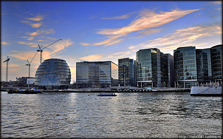 Здания из стекла построены к новому тысячелетию. В 