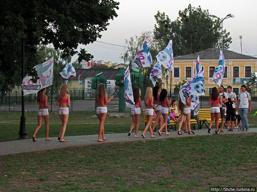 Футбол — футболом, а обувь продавать тоже нужно Харьков, Украина
