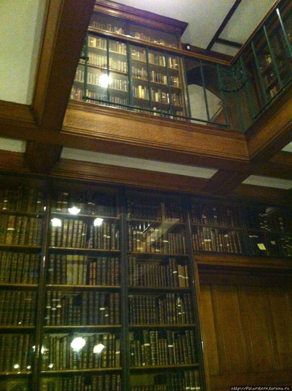 The John Rylands Library -библиотека в викторианском стиле