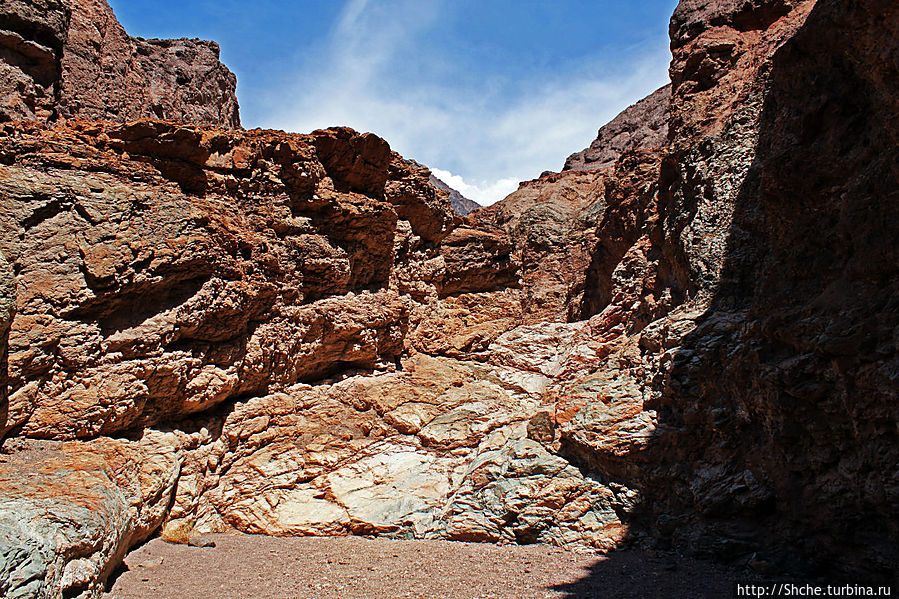 Долина Смерти. Natural Bridge Canyon — русло древней реки Национальный парк Долина Смерти, CША