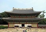 Дворцовый комплекс Кёнбоккун,расположен на севере Сеула Был главным и крупнейшим дворцом династии Чосон. Построен 1394 году