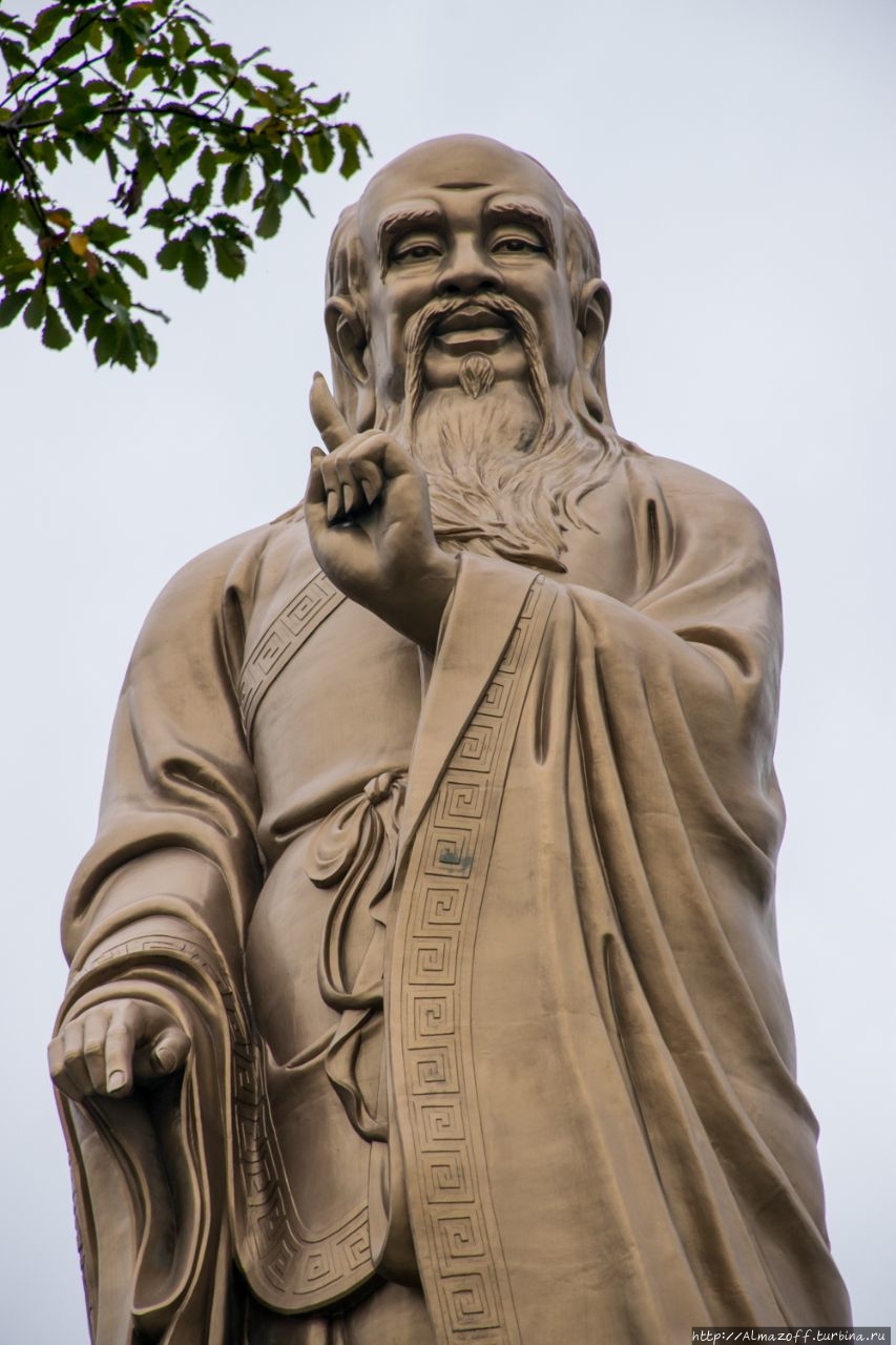памятник Лао Цзы Лугуанджен, Китай